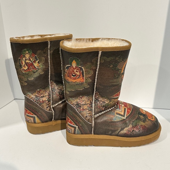 Vintage ICON Wearable Art Fleece-lined Boots - Picture 5 of 5